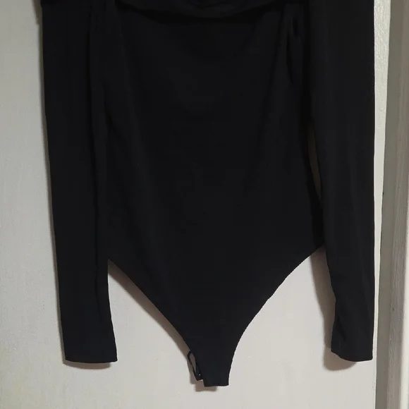 Alice + Olivia Classic Black Garment - Picture 10 of 13